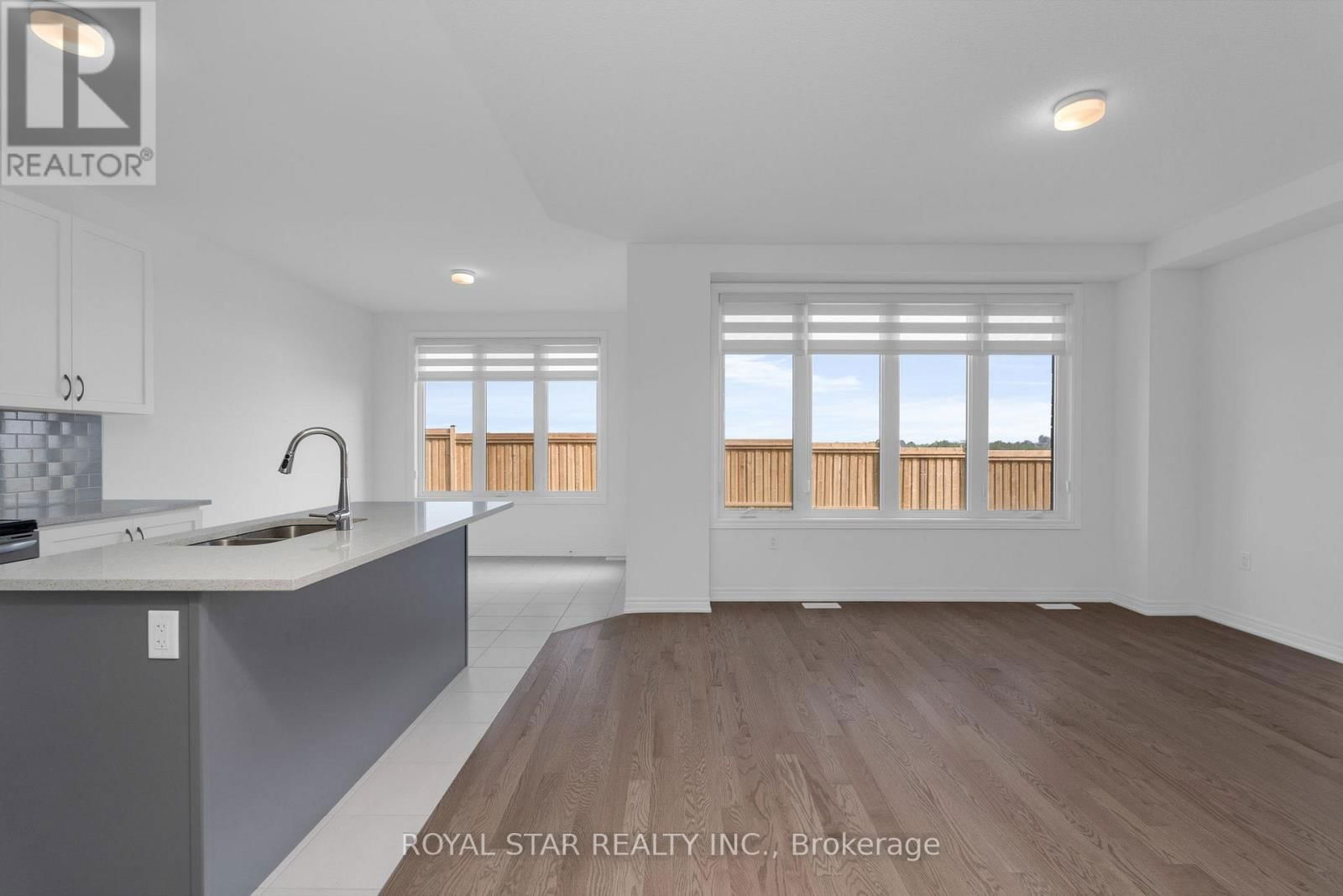 169 FENCHURCH MANOR Image 9
