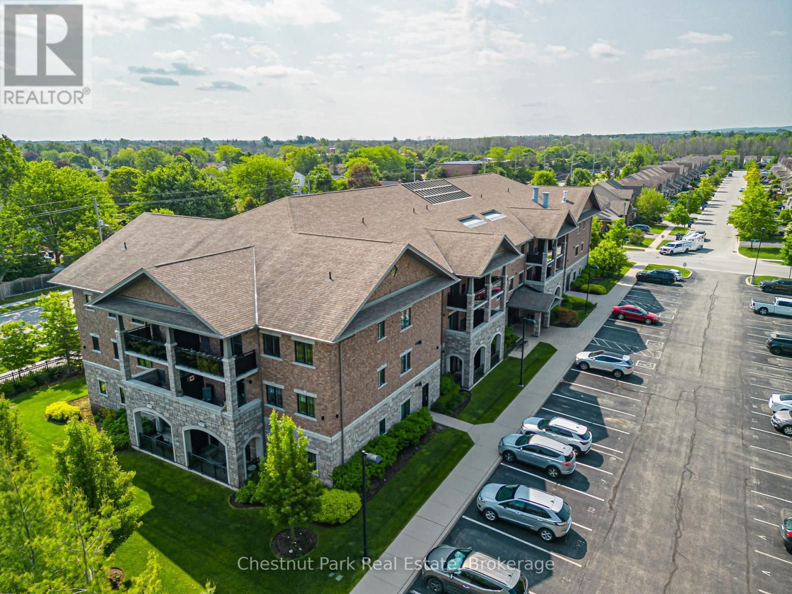 306 - 1 CHAMBERLAIN CRESCENT Image 2