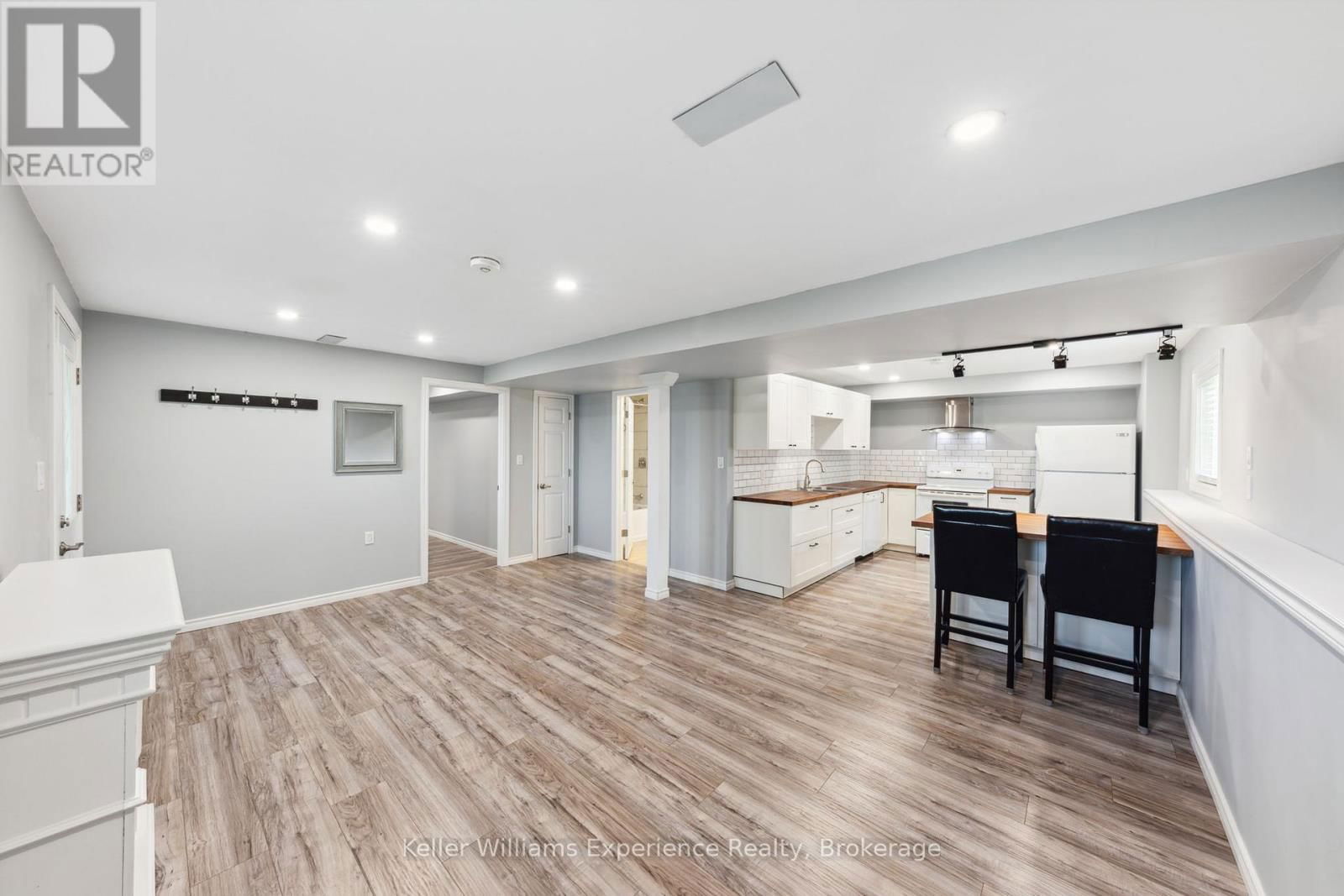 10 CLARENCE AVENUE Image 21