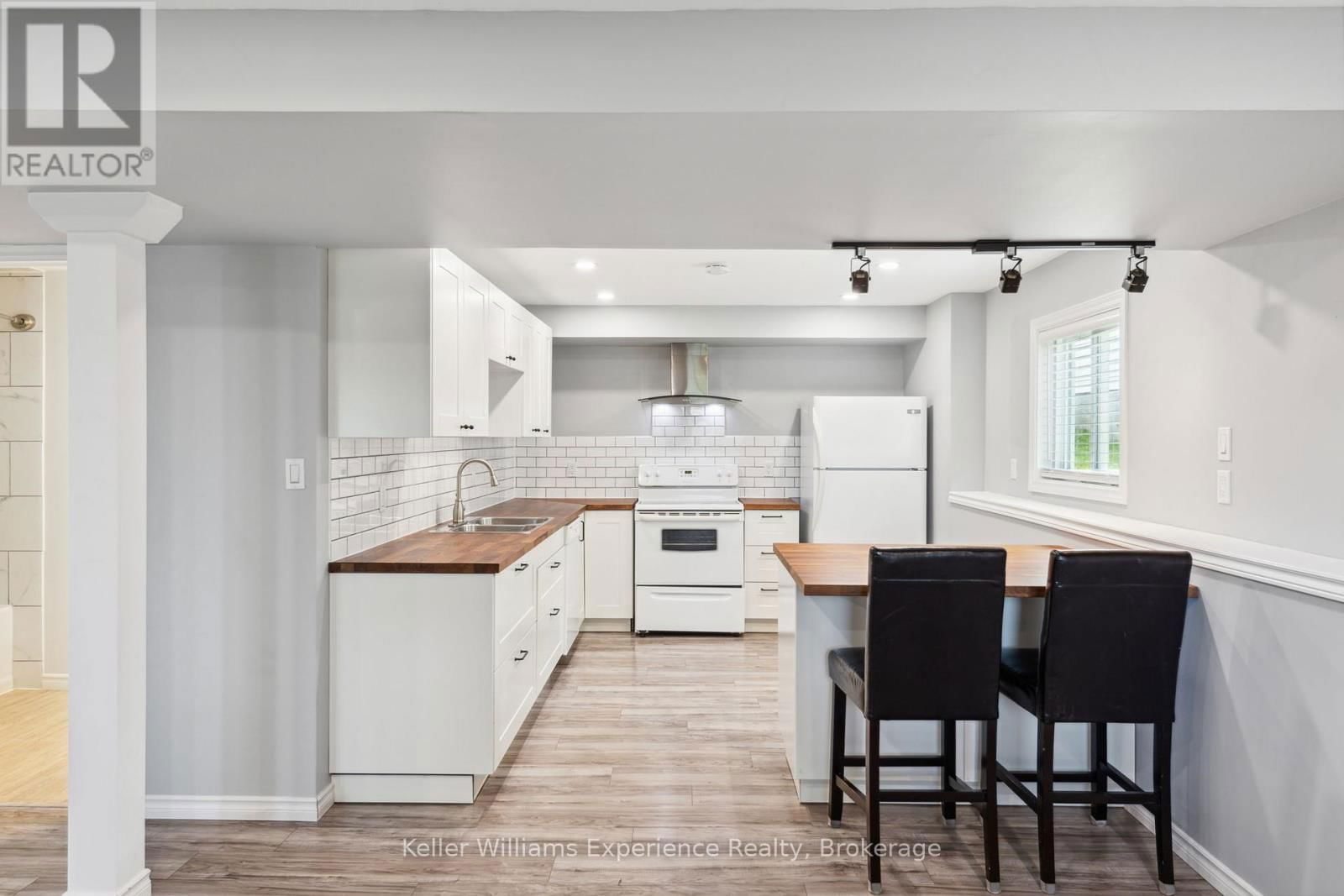 10 CLARENCE AVENUE Image 23