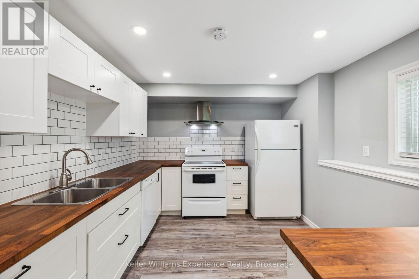 10 CLARENCE AVENUE Image 24