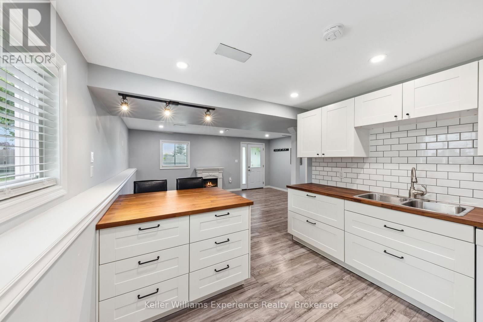 10 CLARENCE AVENUE Image 26