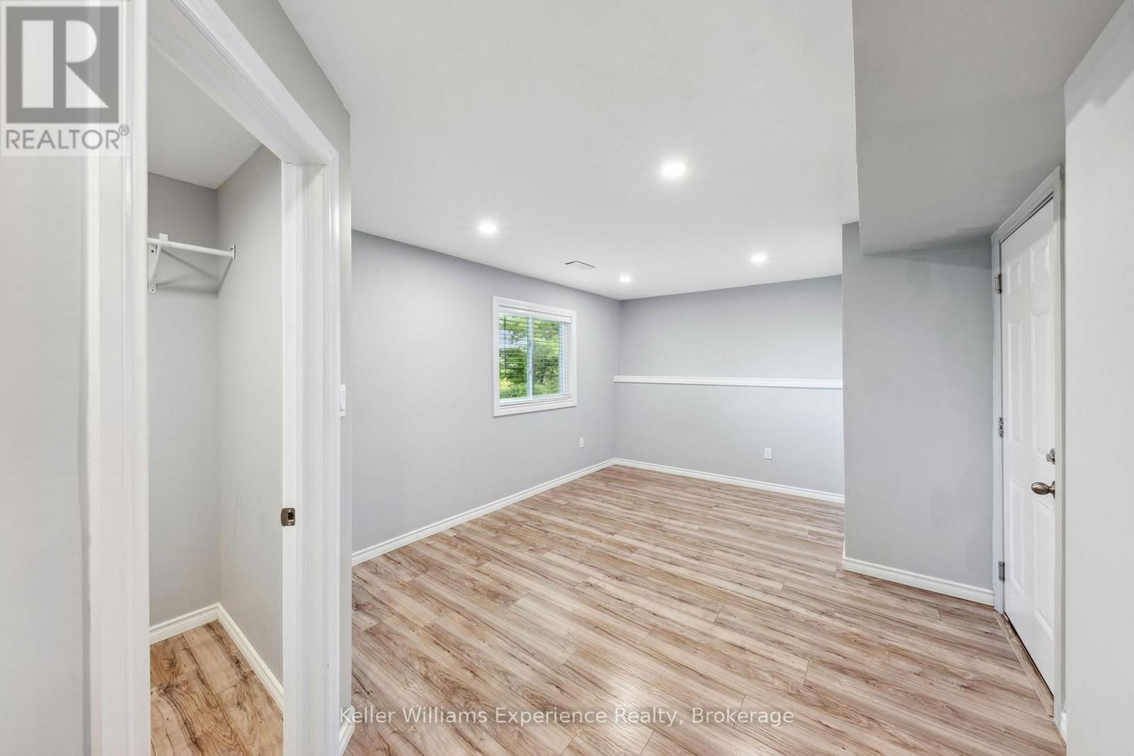 10 CLARENCE AVENUE Image 29