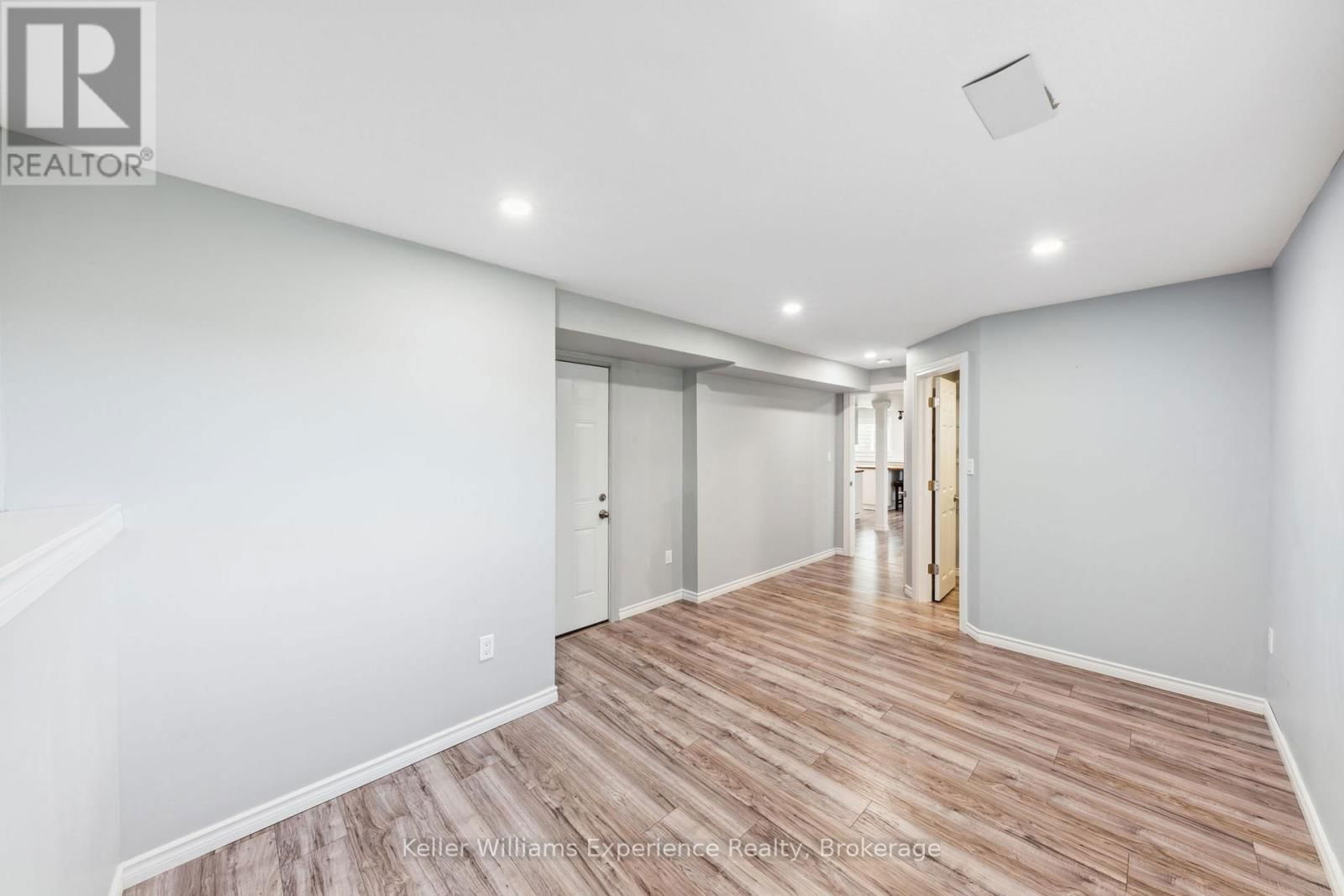 10 CLARENCE AVENUE Image 30
