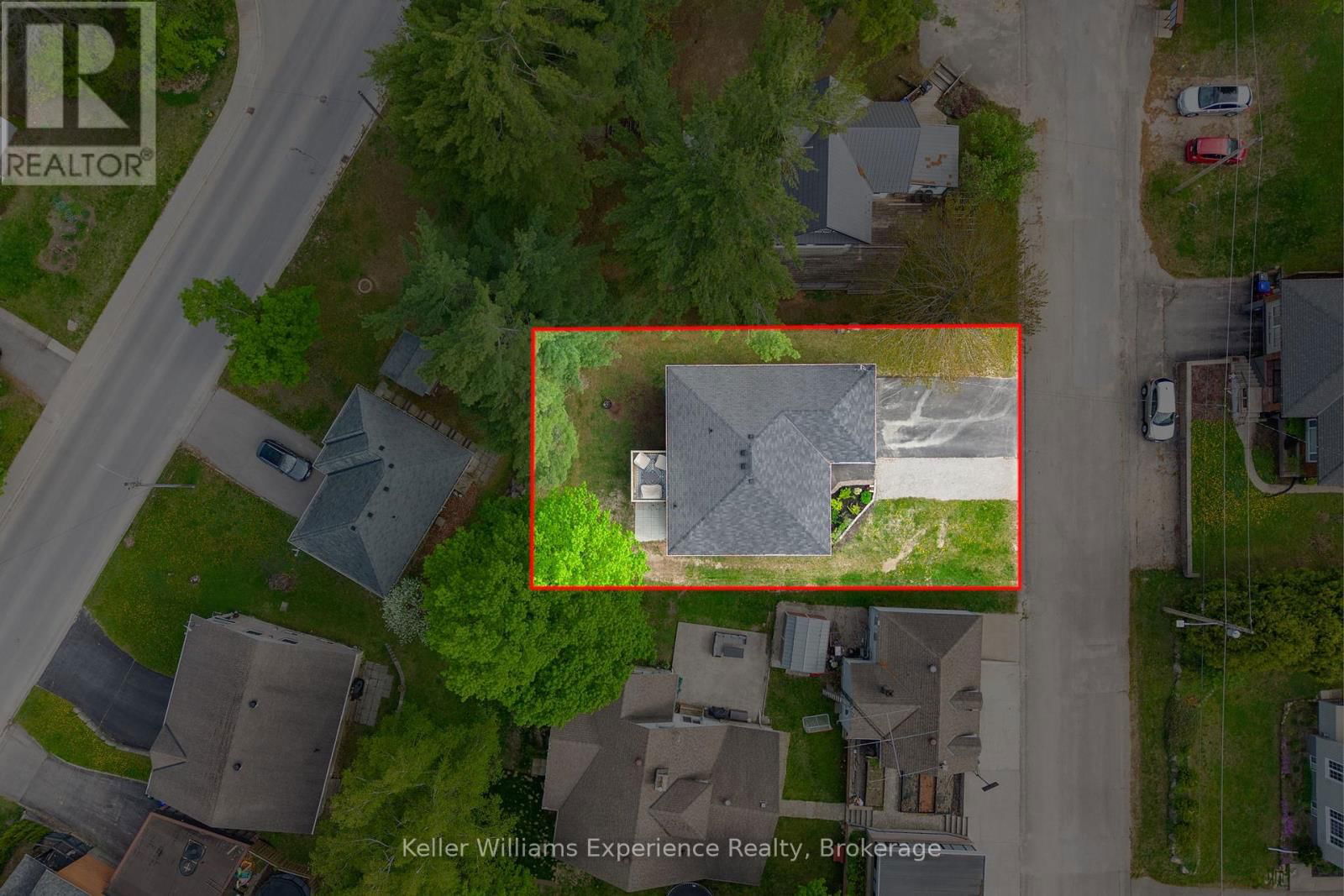 10 CLARENCE AVENUE Image 31