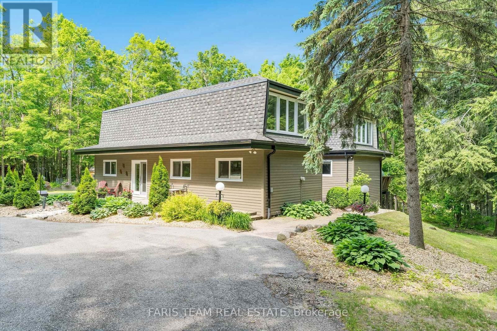 2 WOODLAND CRESCENT Image 1