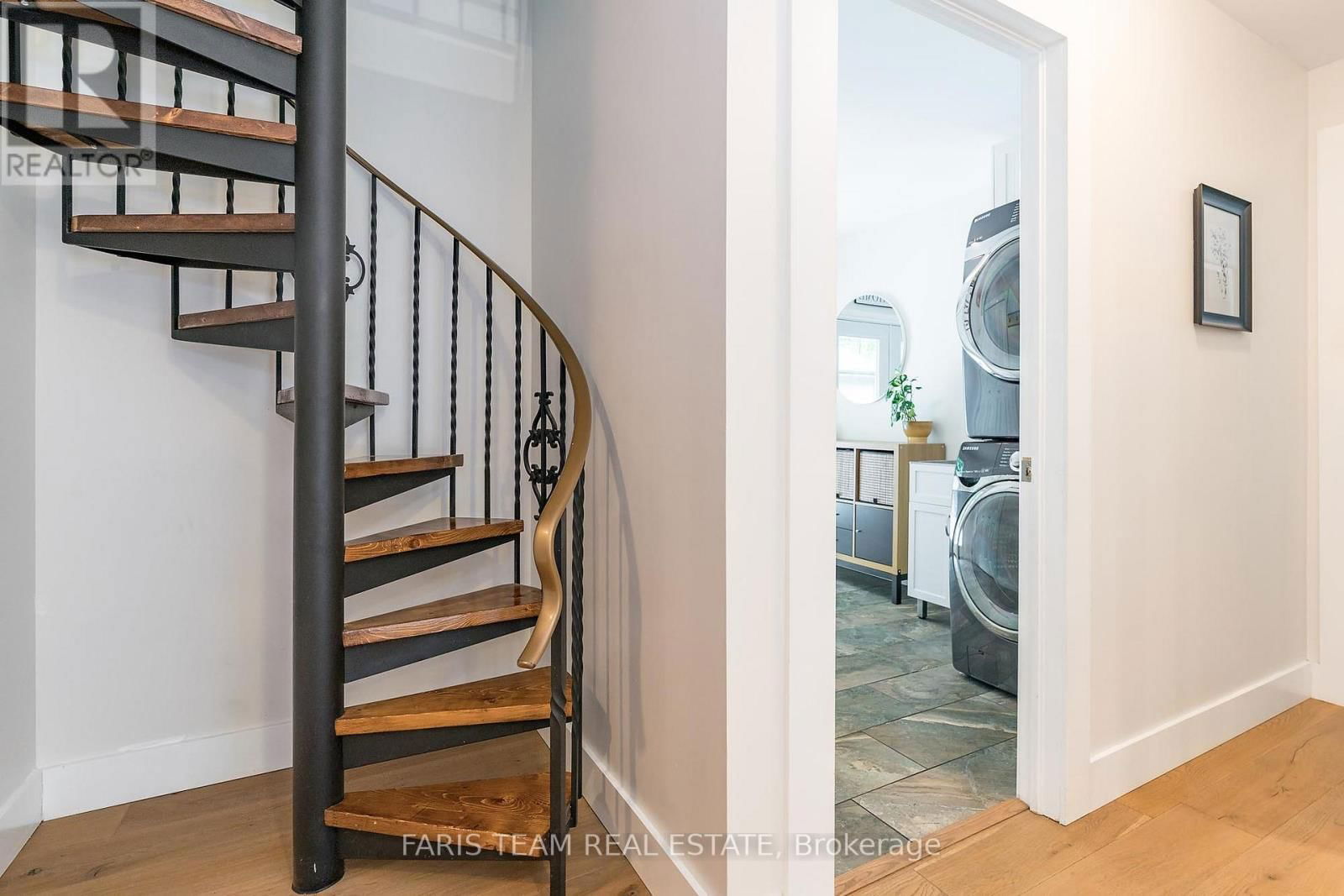 2 WOODLAND CRESCENT Image 22