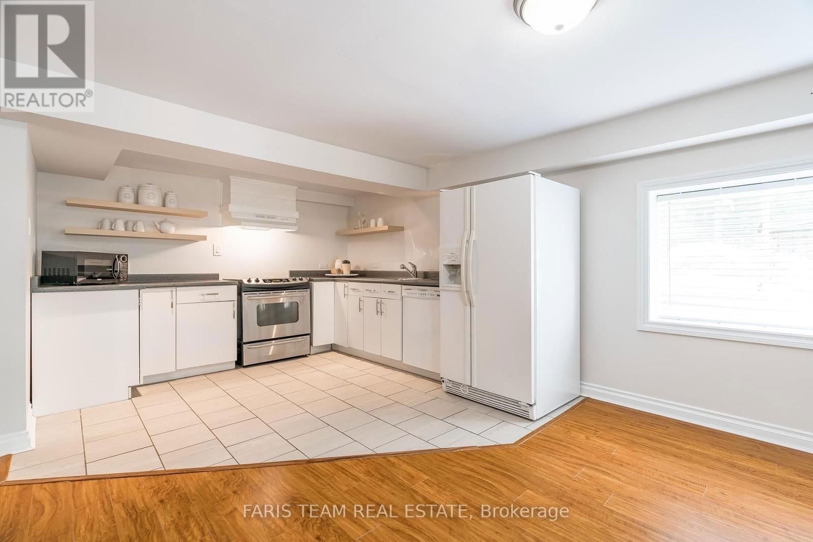 2 WOODLAND CRESCENT Image 31