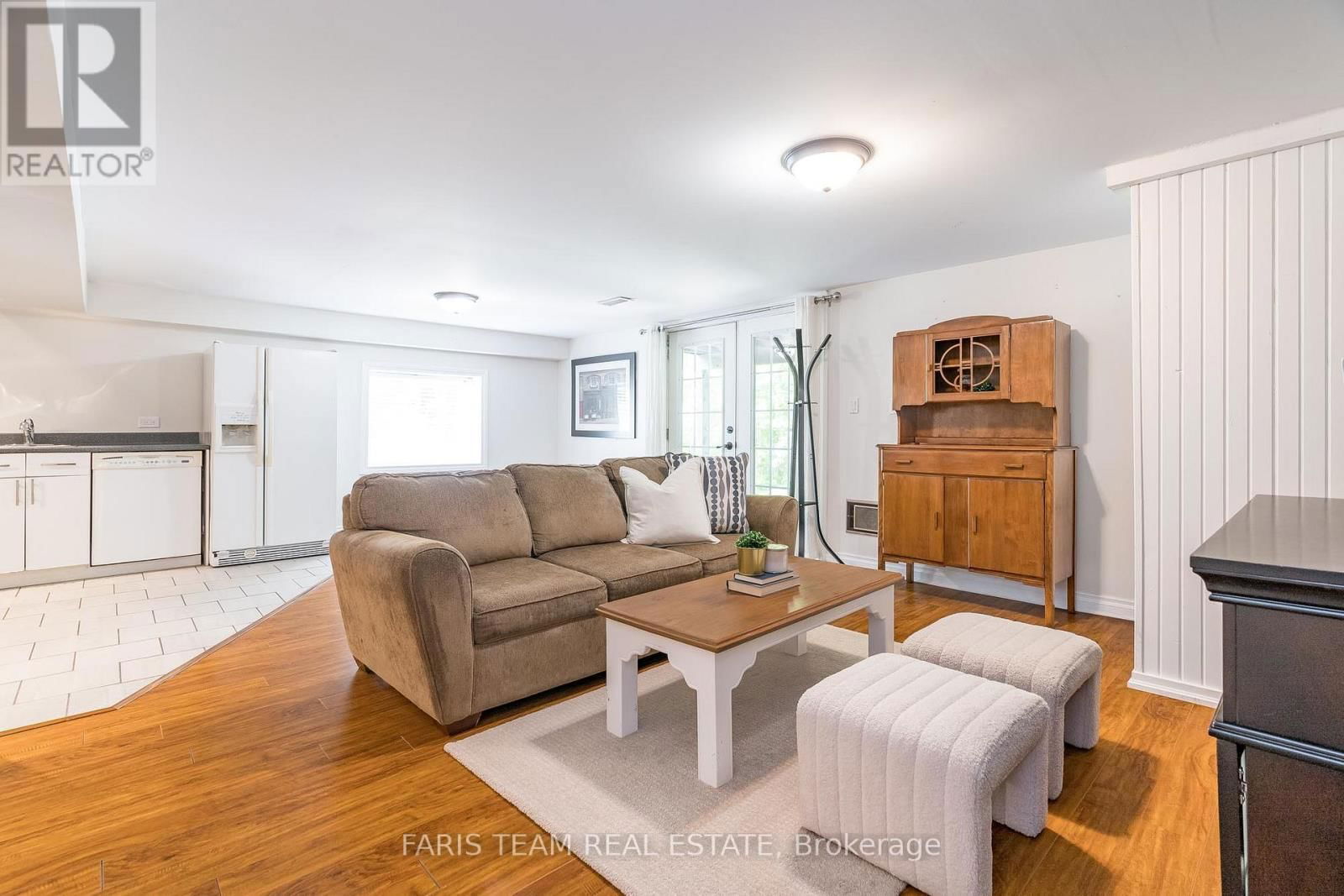 2 WOODLAND CRESCENT Image 33