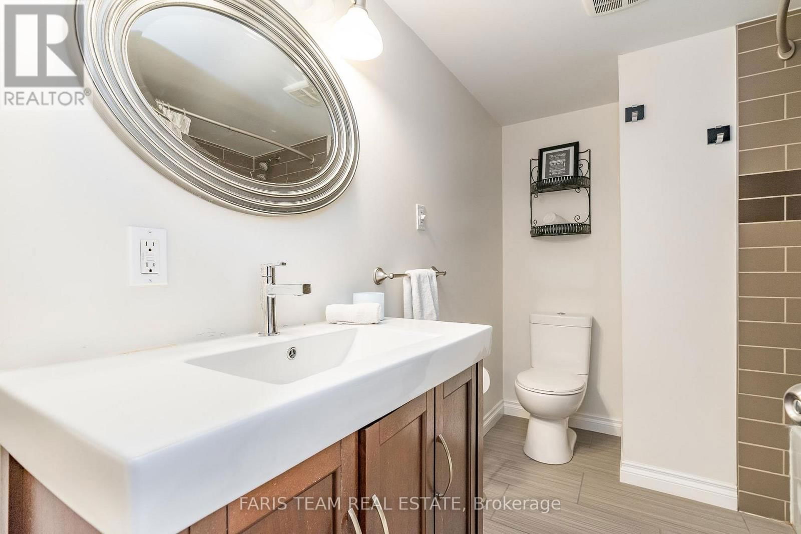 2 WOODLAND CRESCENT Image 37
