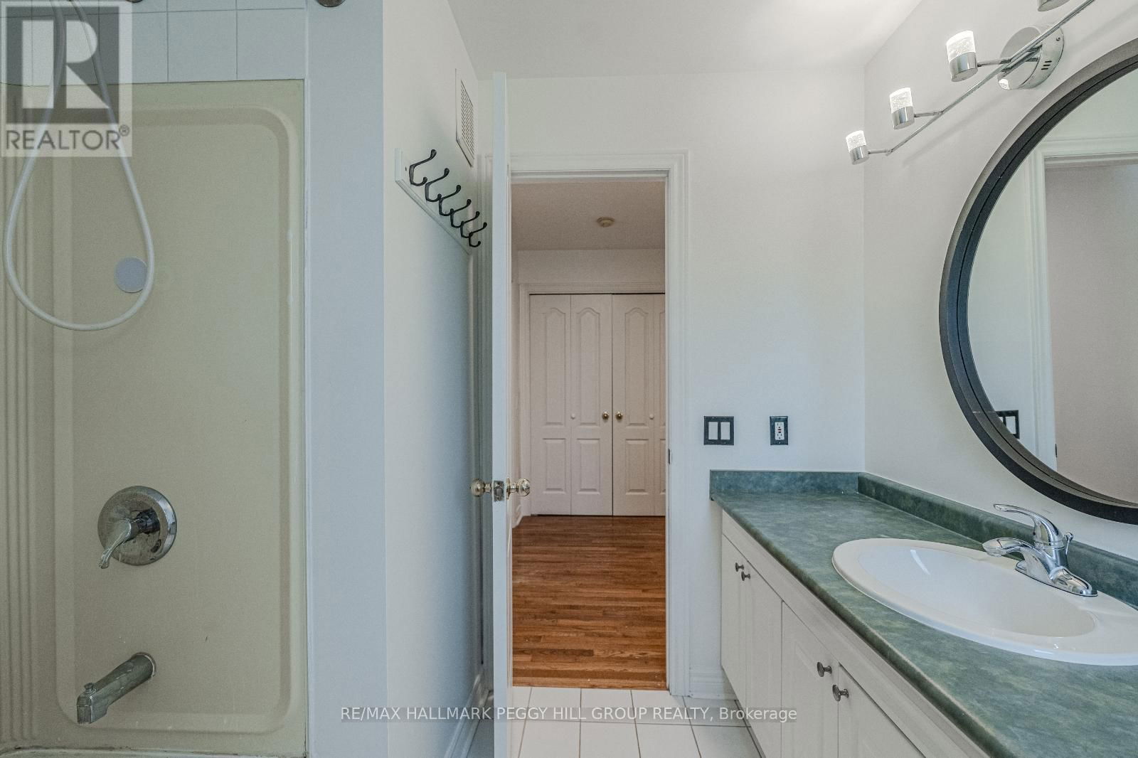 Upper - 1 KENWELL COURT Image 15