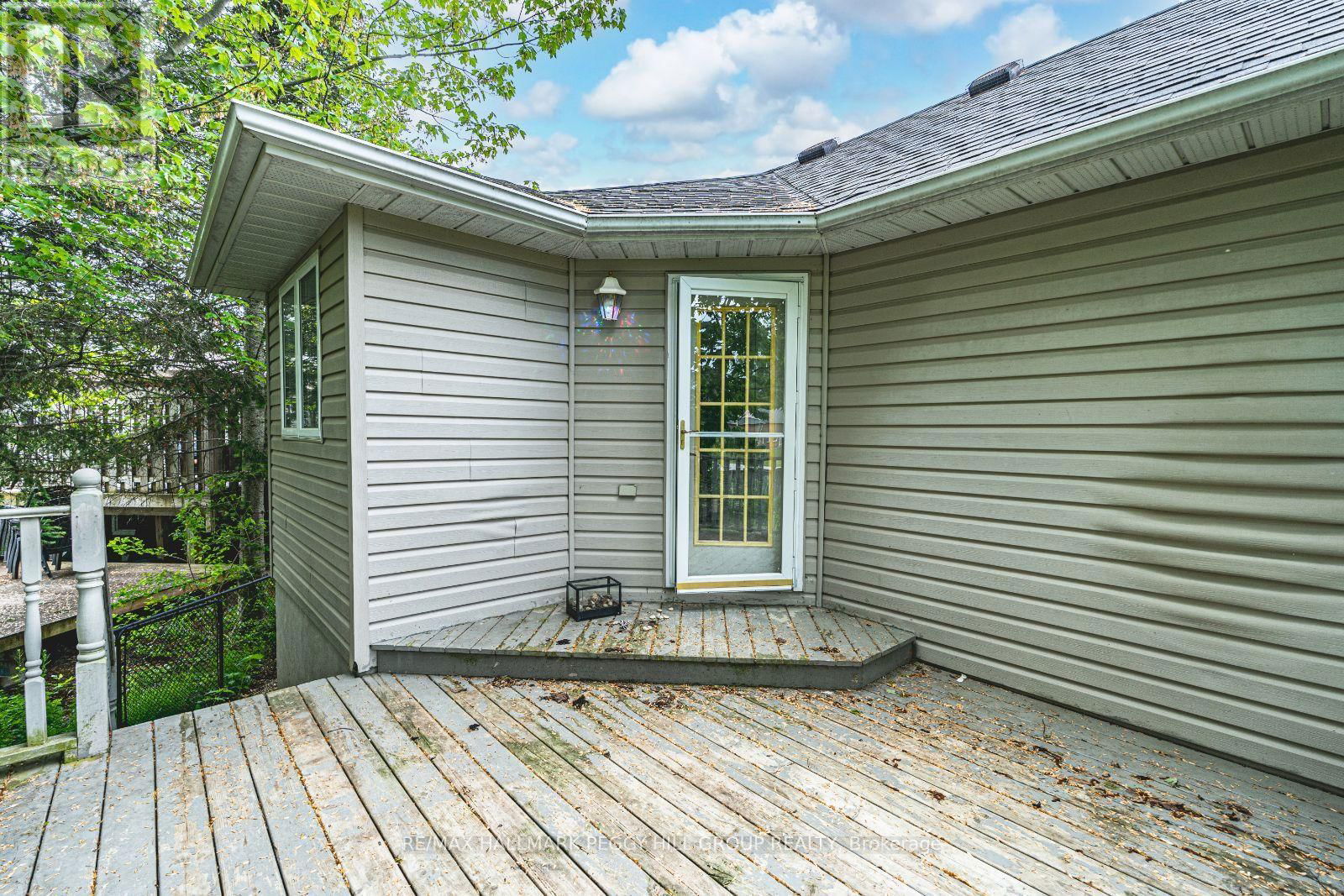 Upper - 1 KENWELL COURT Image 16