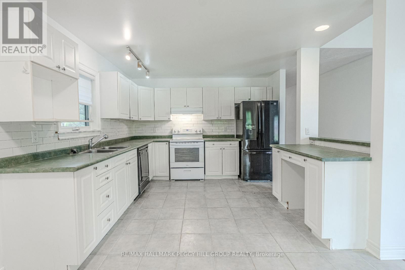 Upper - 1 KENWELL COURT Image 3