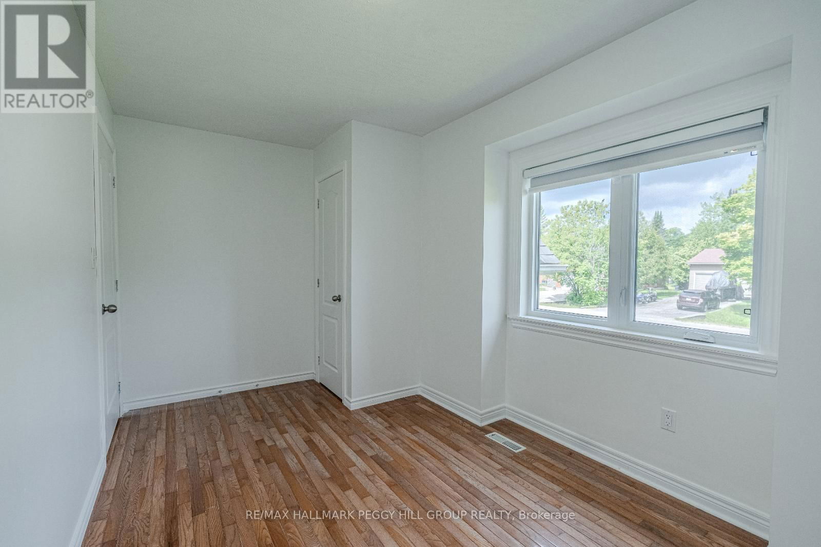 Upper - 1 KENWELL COURT Image 9