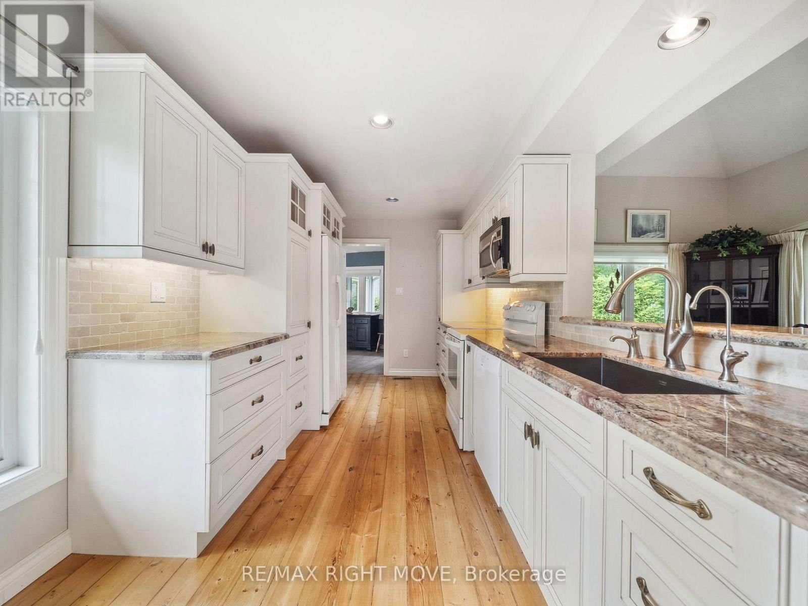 7736 RIVERLEIGH DRIVE Image 10