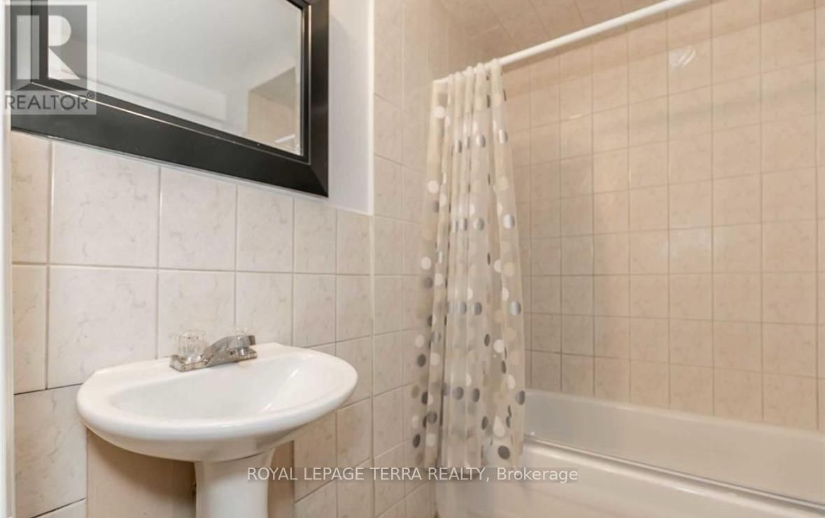 44 CARRUTHERS CRESCENT Image 23