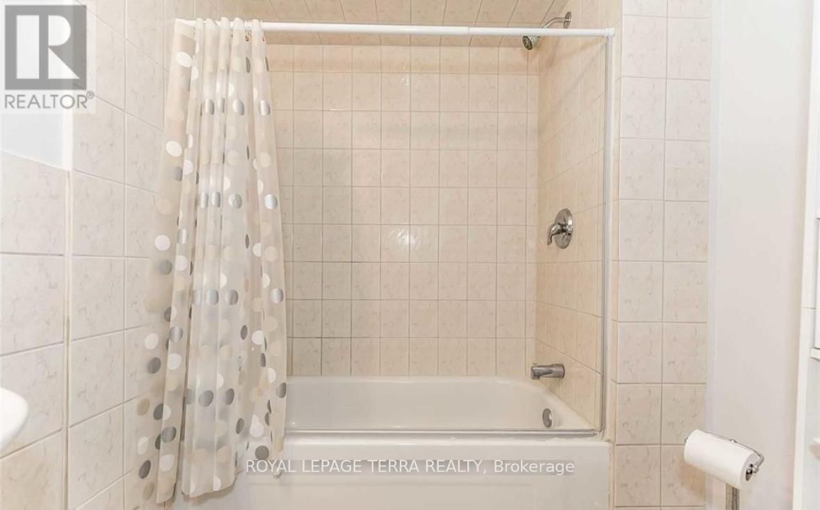44 CARRUTHERS CRESCENT Image 24