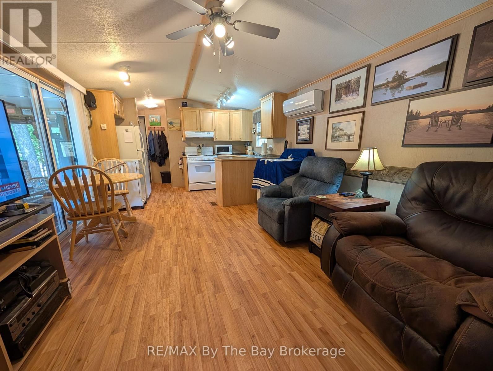 179 - 85 THEME PARK DRIVE Image 18