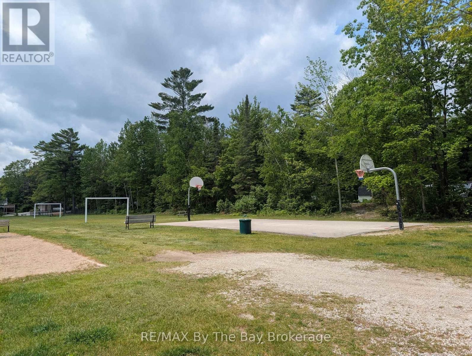 179 - 85 THEME PARK DRIVE Image 19