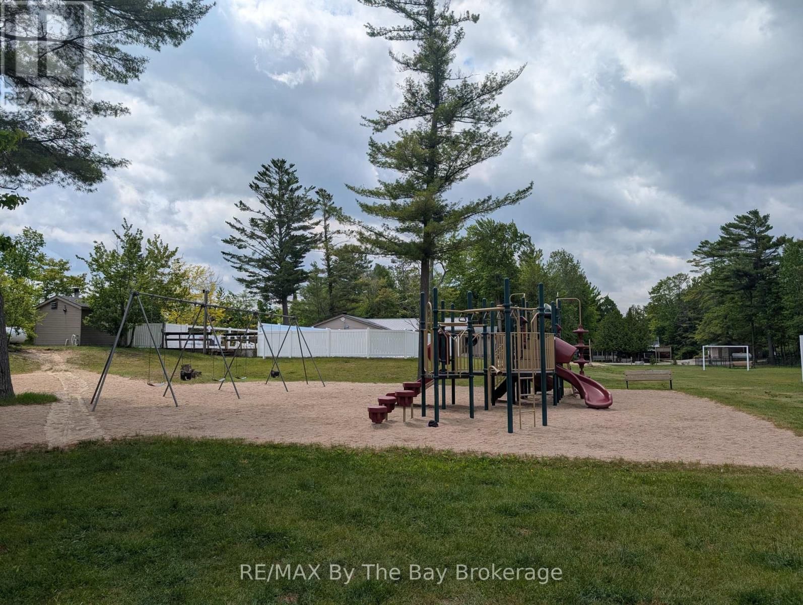 179 - 85 THEME PARK DRIVE Image 20