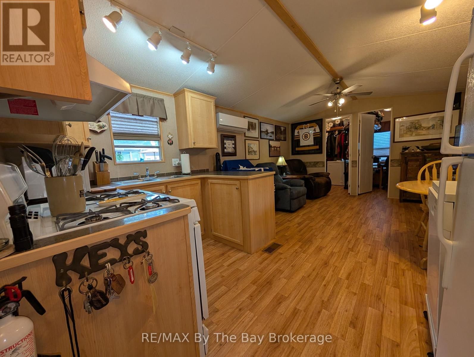 179 - 85 THEME PARK DRIVE Image 8