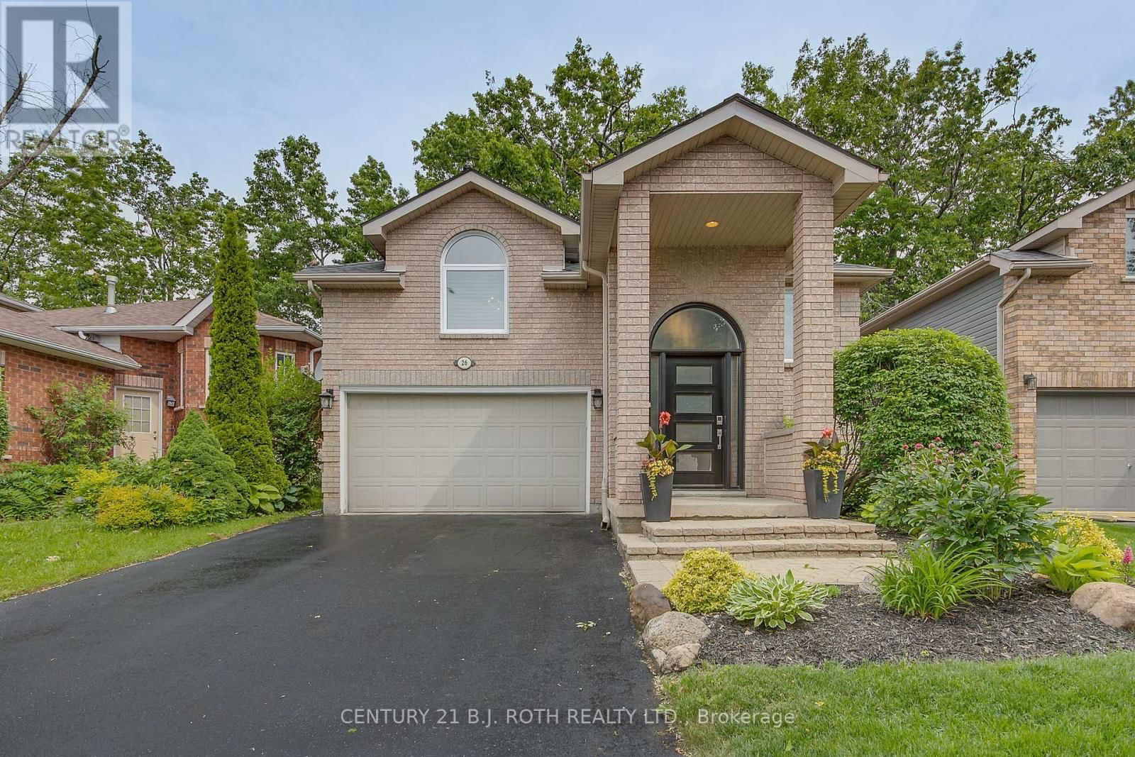 26 MONIQUE CRESCENT Image 1