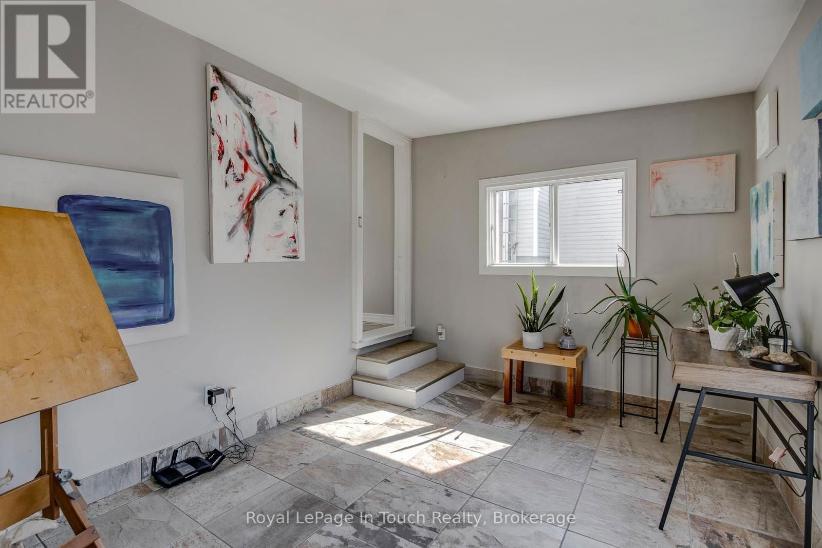 710 BAY STREET Image 11