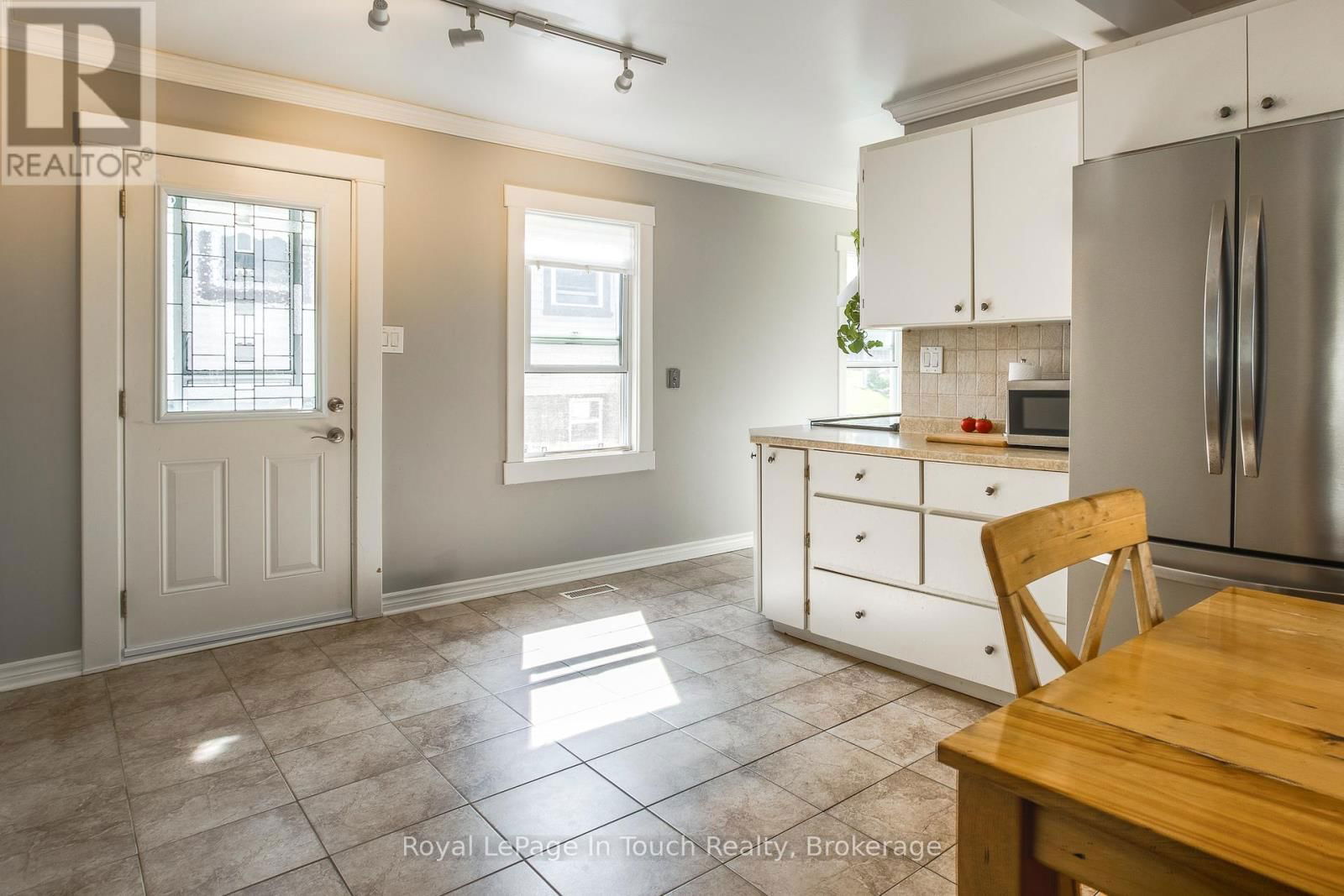 710 BAY STREET Image 14