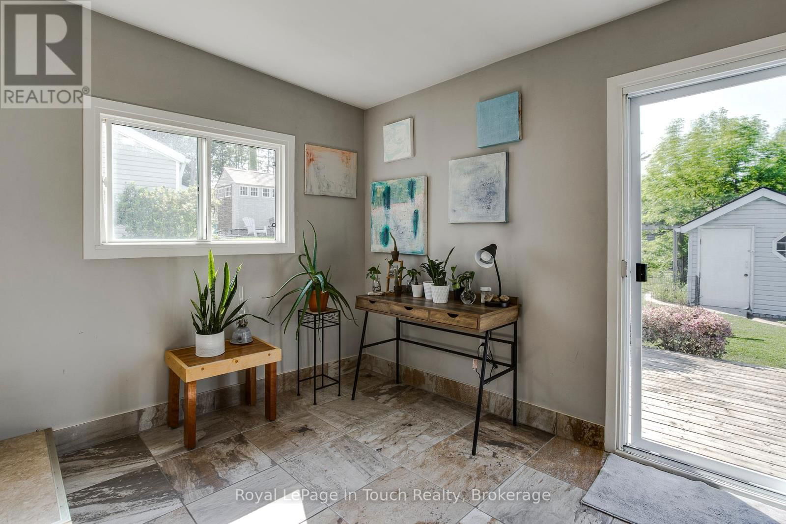 710 BAY STREET Image 15