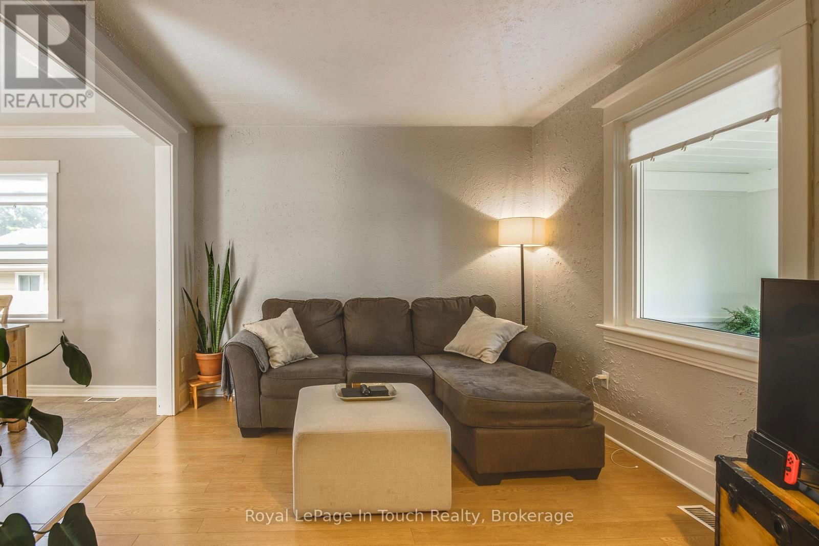 710 BAY STREET Image 16