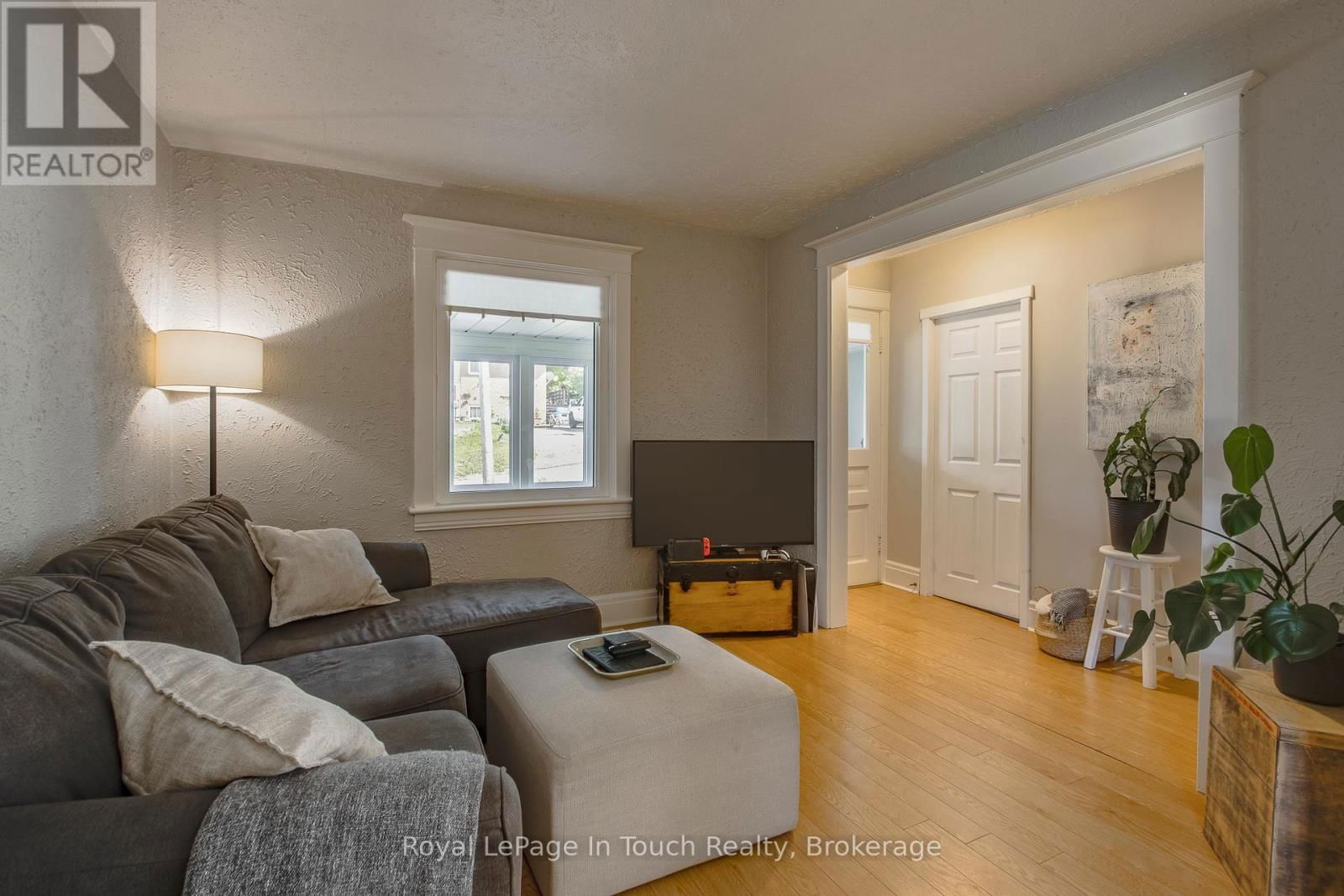 710 BAY STREET Image 18