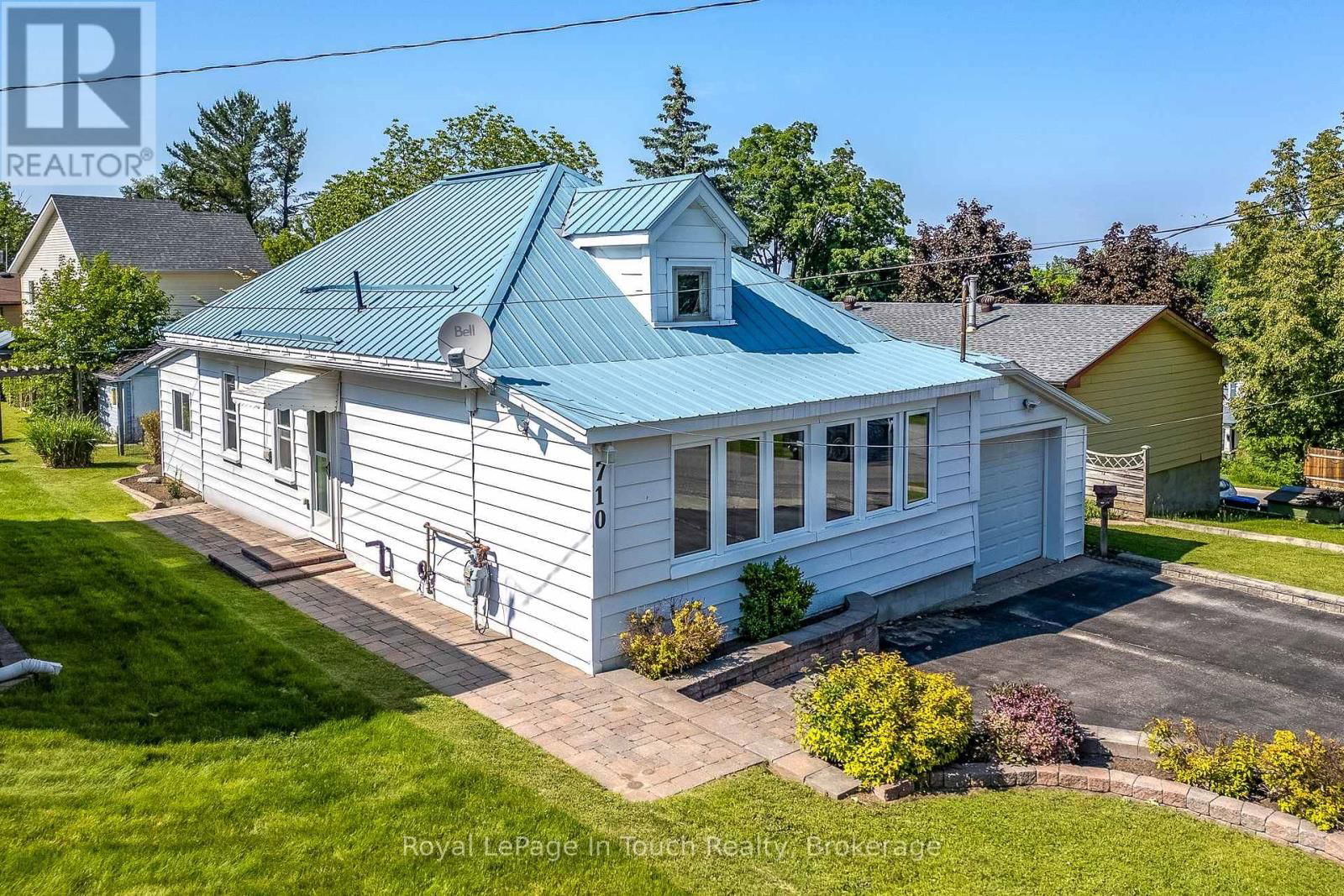 710 BAY STREET Image 3