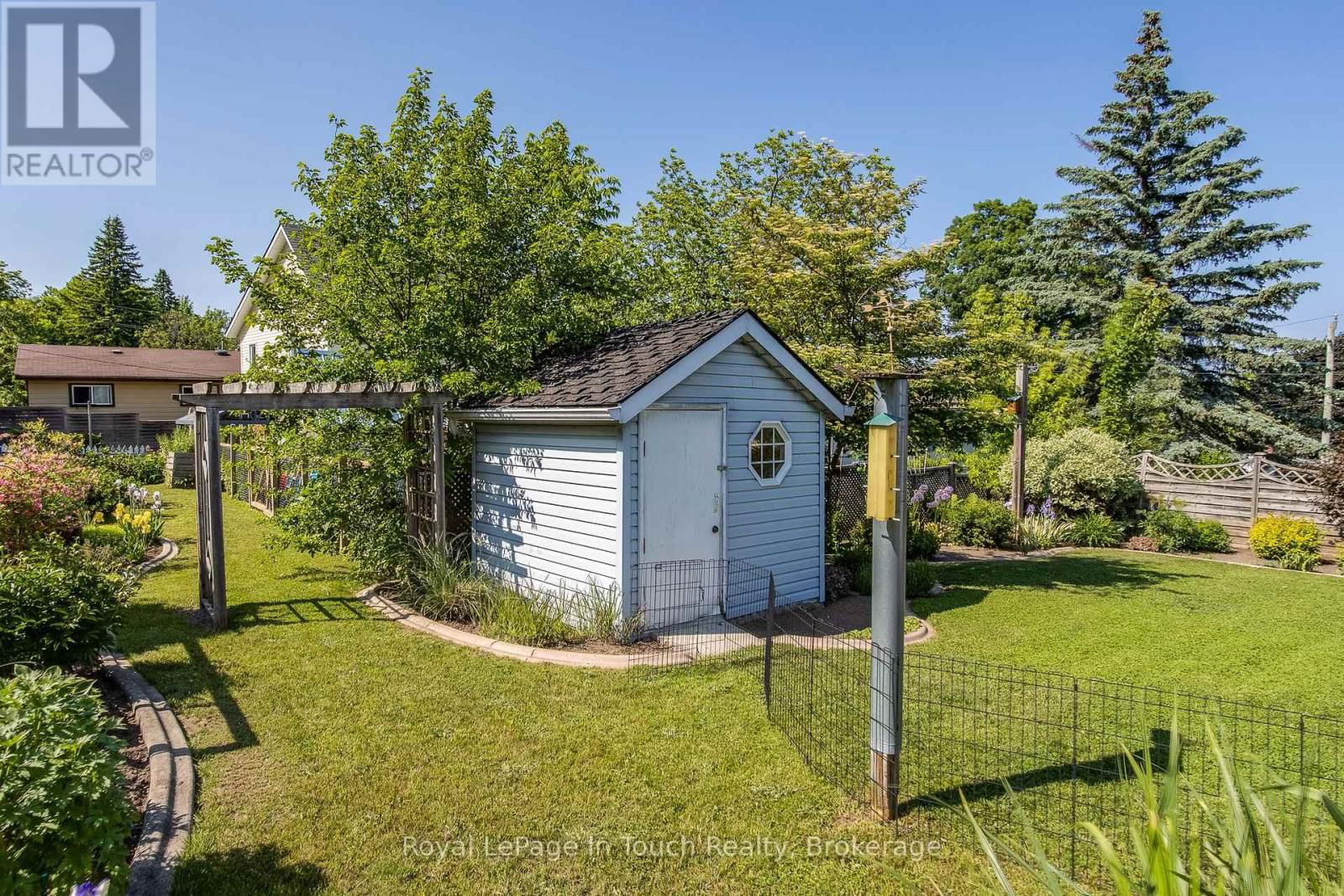 710 BAY STREET Image 30