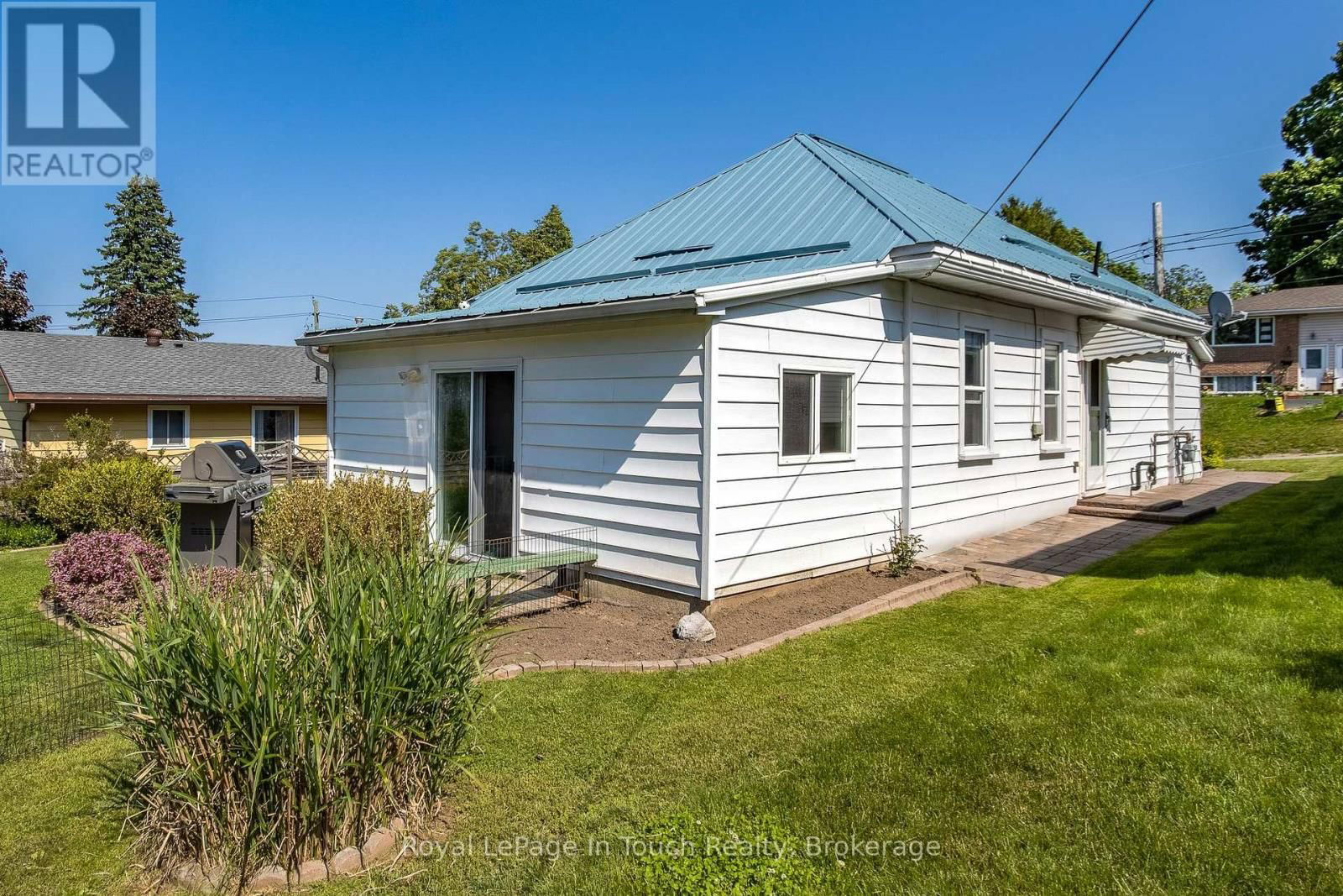 710 BAY STREET Image 31