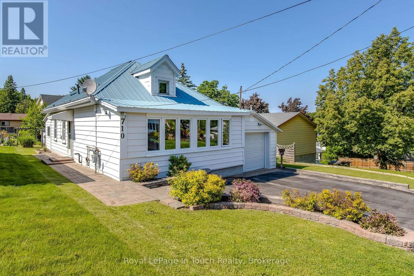 710 BAY STREET Image 34