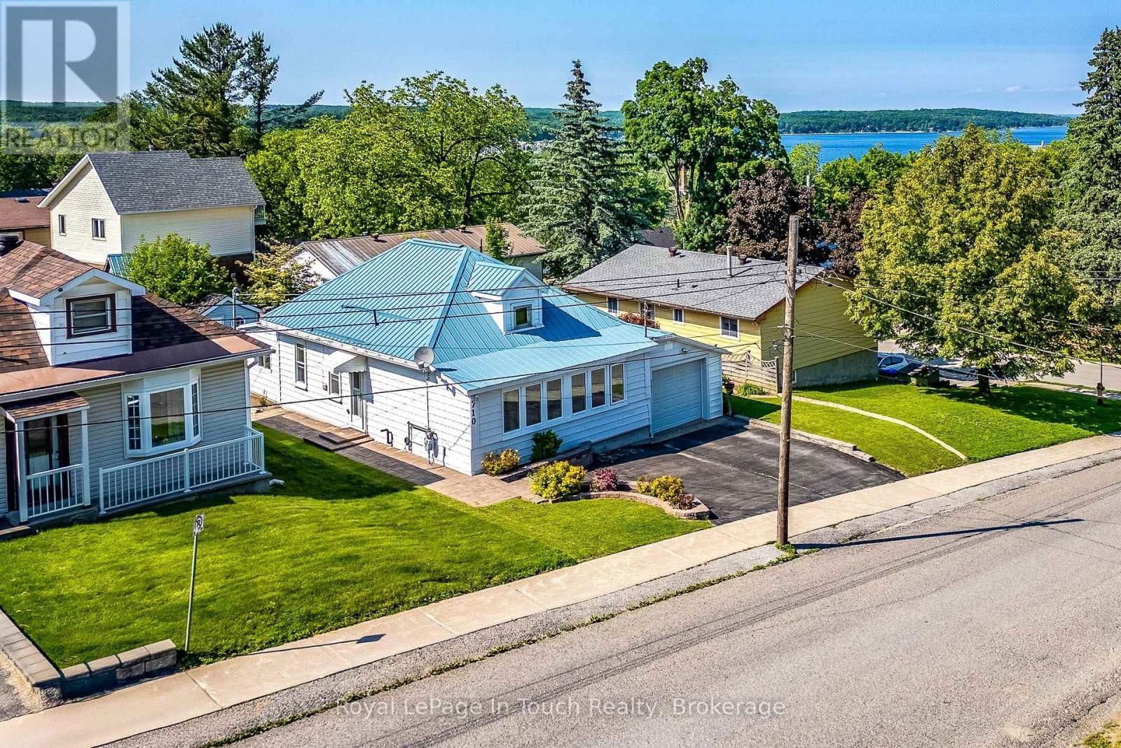 710 BAY STREET Image 36