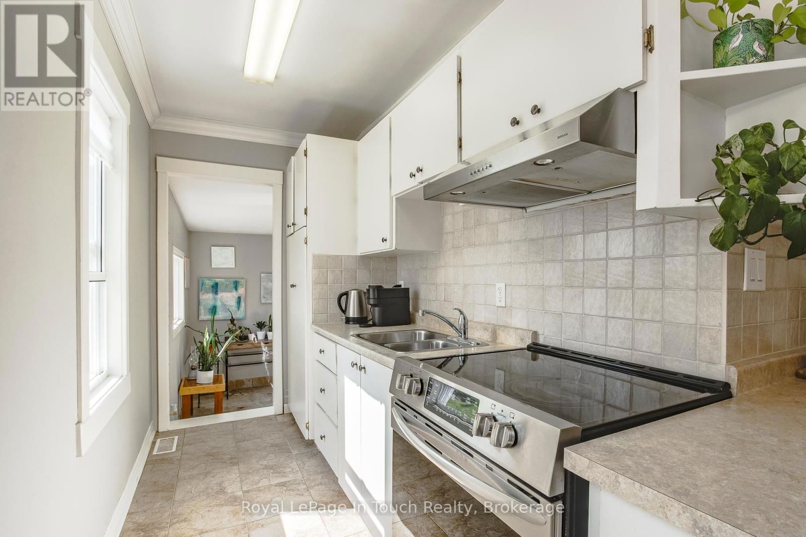 710 BAY STREET Image 4