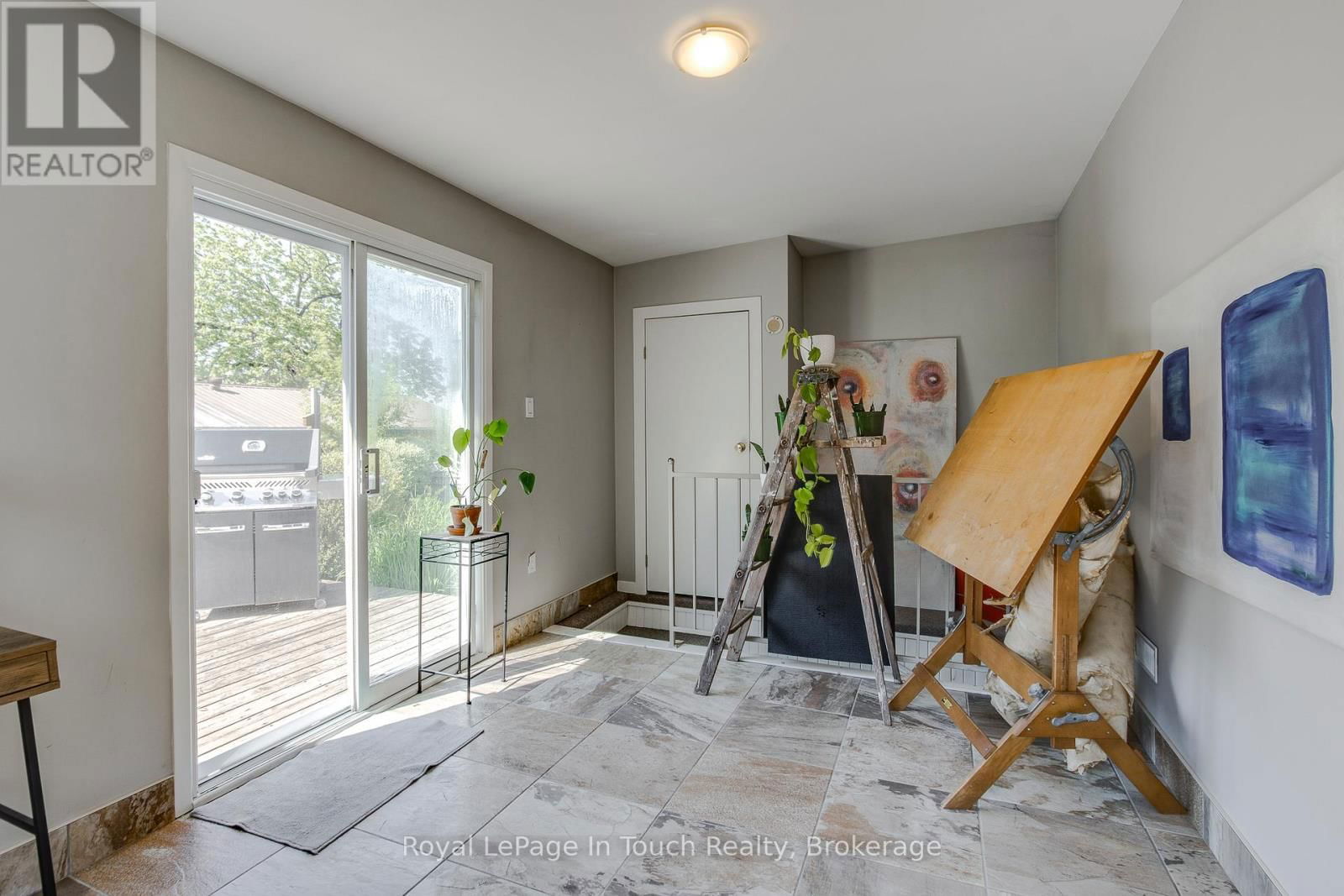 710 BAY STREET Image 8