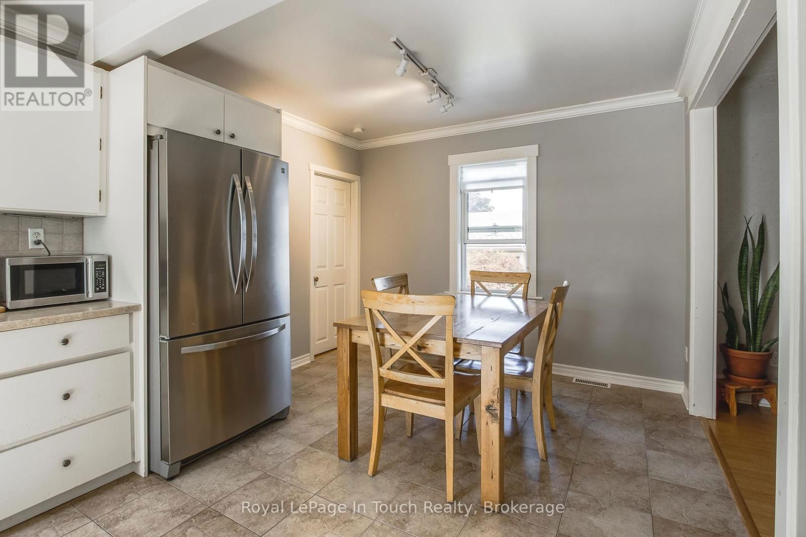 710 BAY STREET Image 9