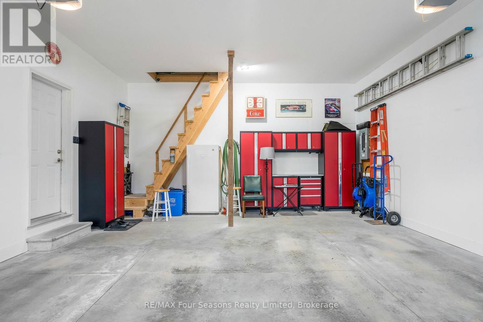 276 ROBINSON ROAD Image 44