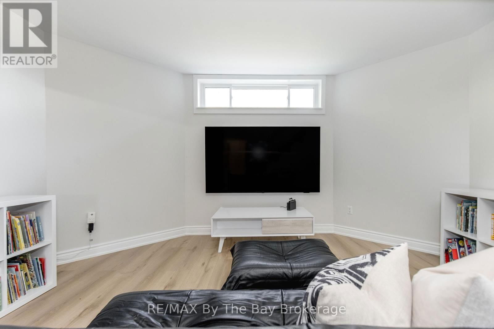25 BRITTON COURT Image 33