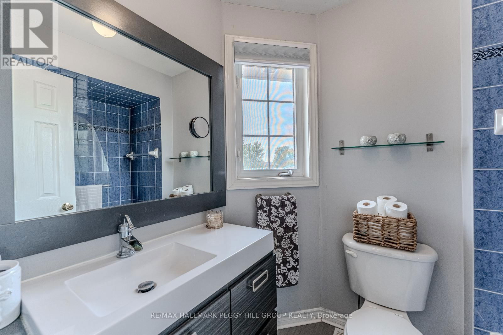 130 COUNTRY LANE Image 9