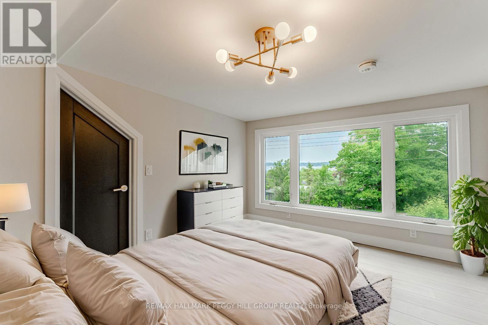 425 CODRINGTON STREET Image 13