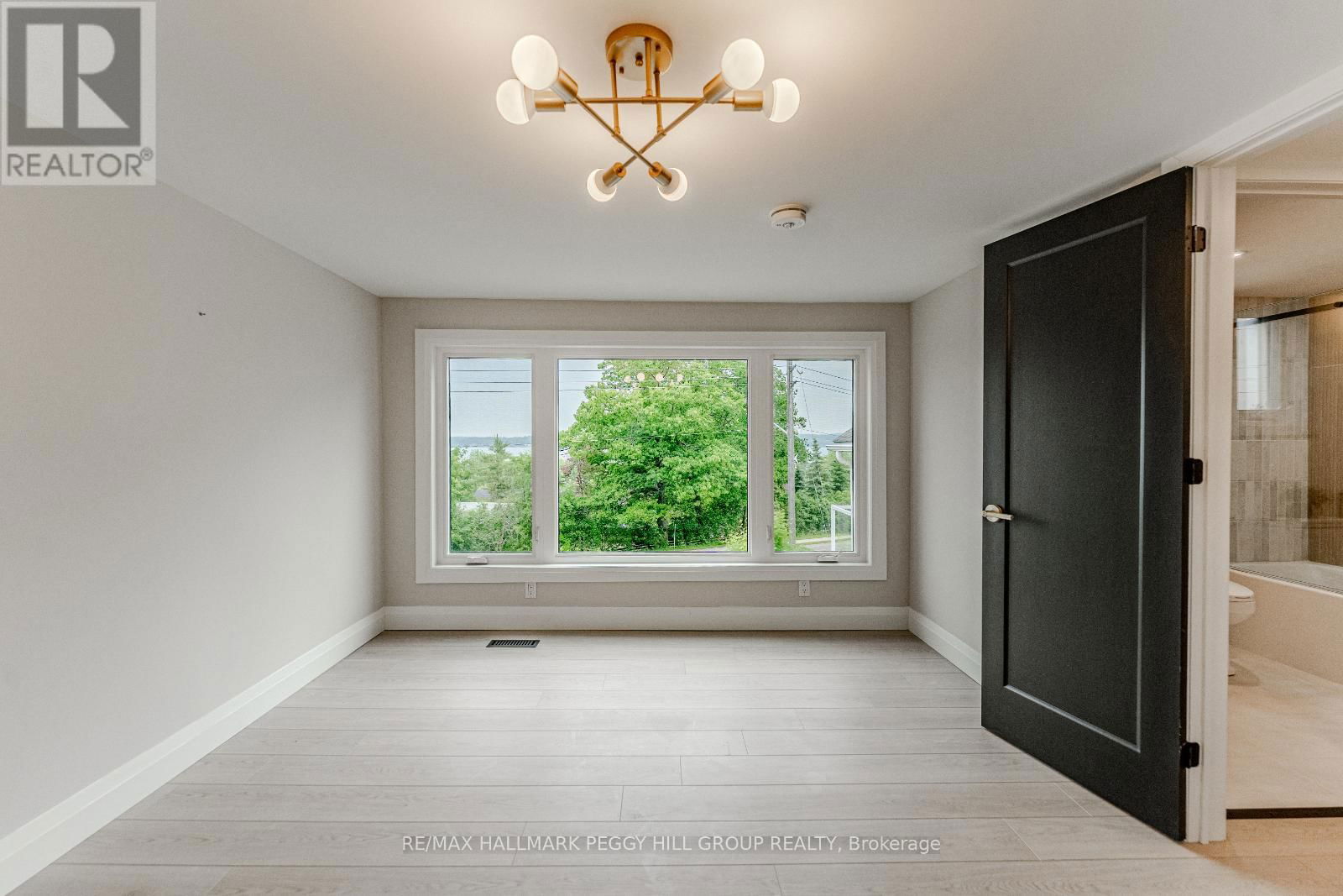 425 CODRINGTON STREET Image 14