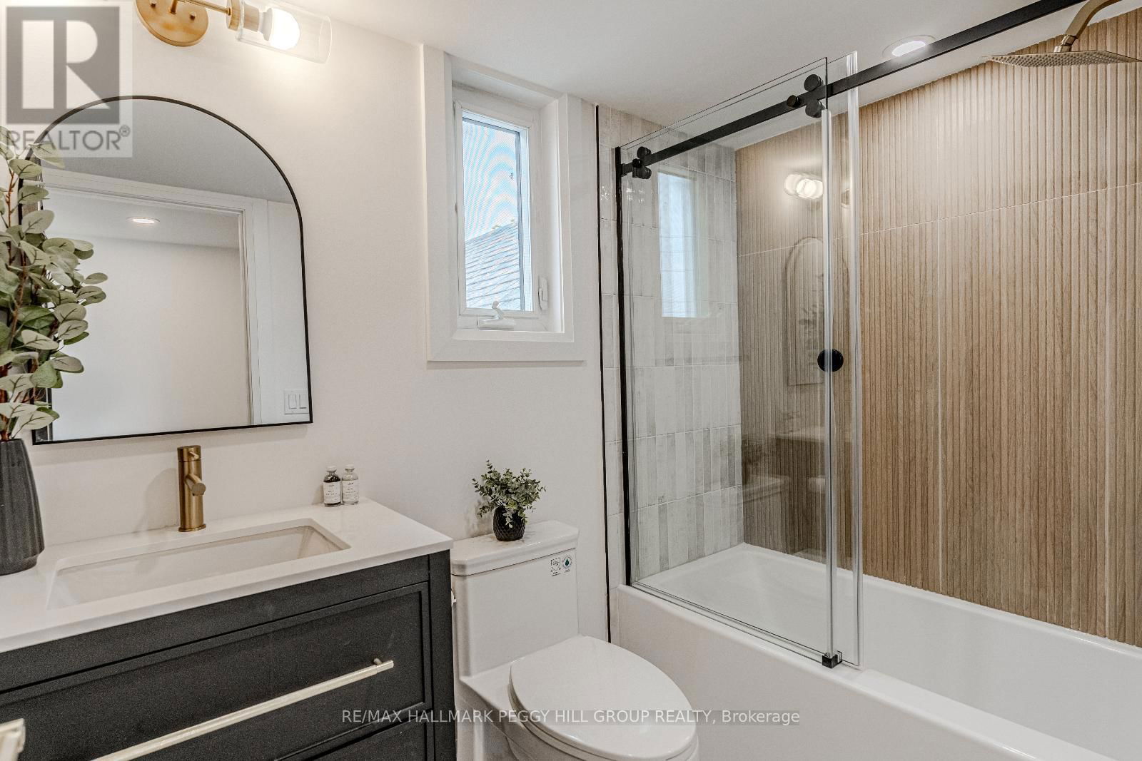 425 CODRINGTON STREET Image 15