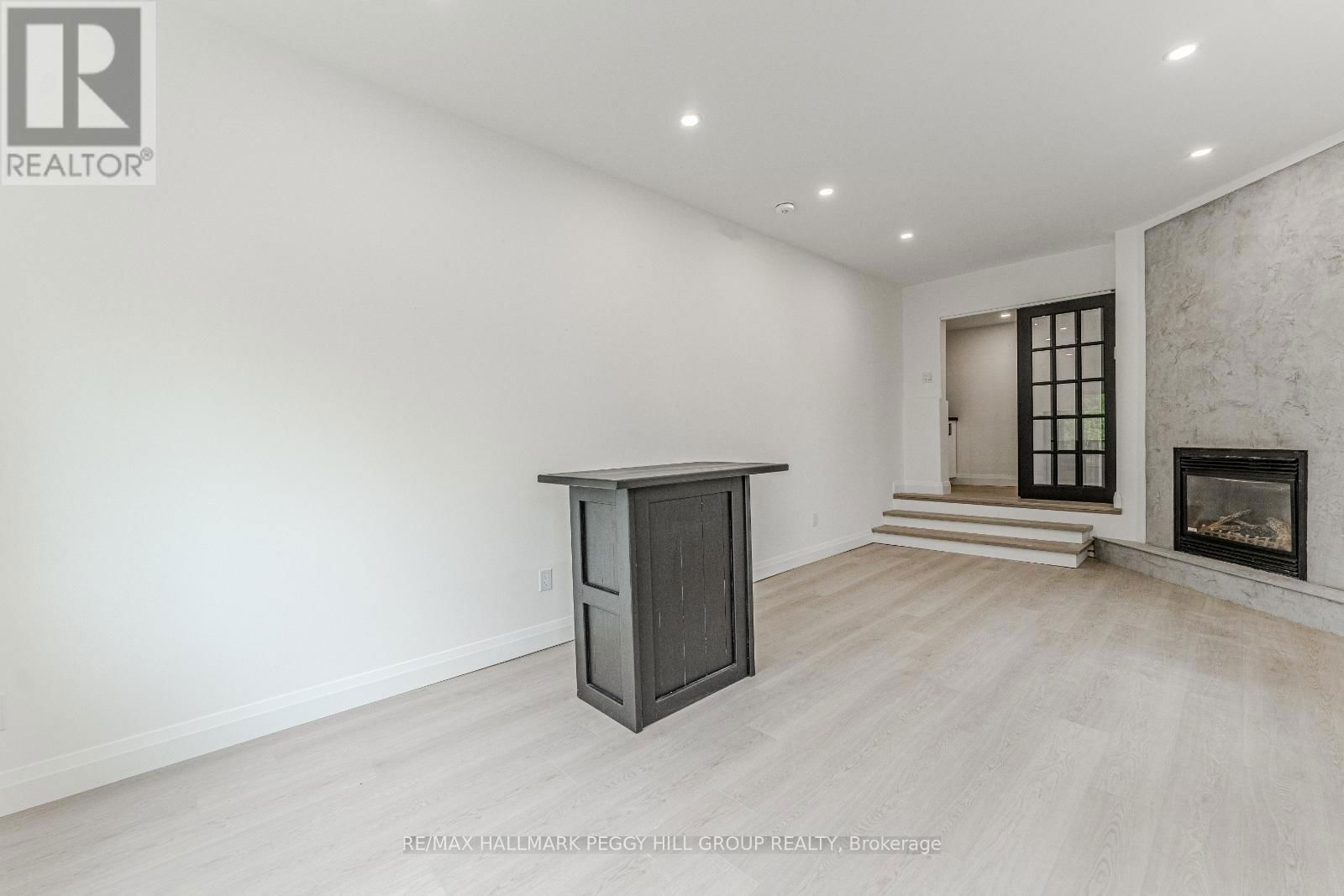 425 CODRINGTON STREET Image 19