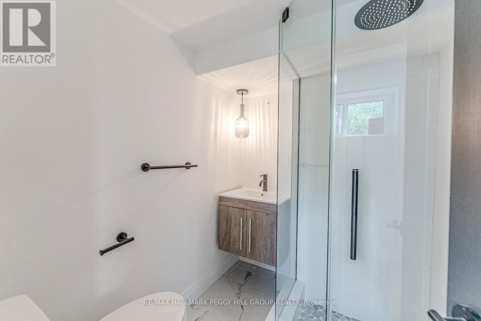 425 CODRINGTON STREET Image 21