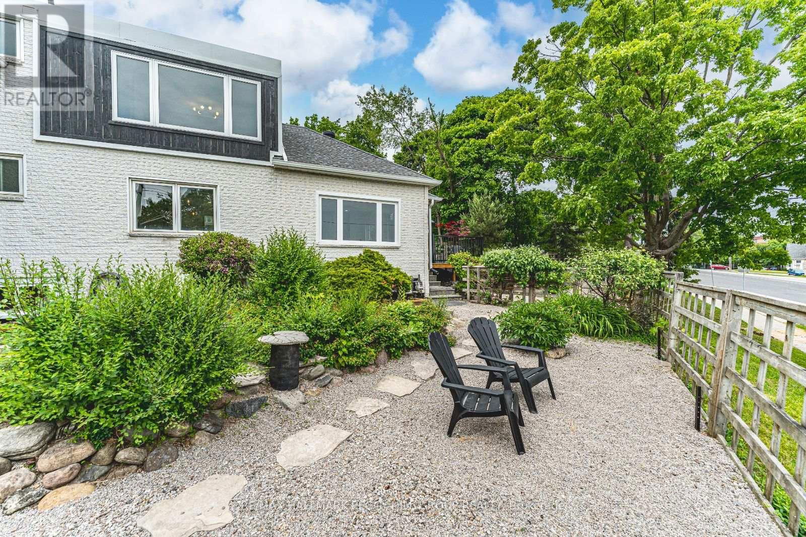 425 CODRINGTON STREET Image 24