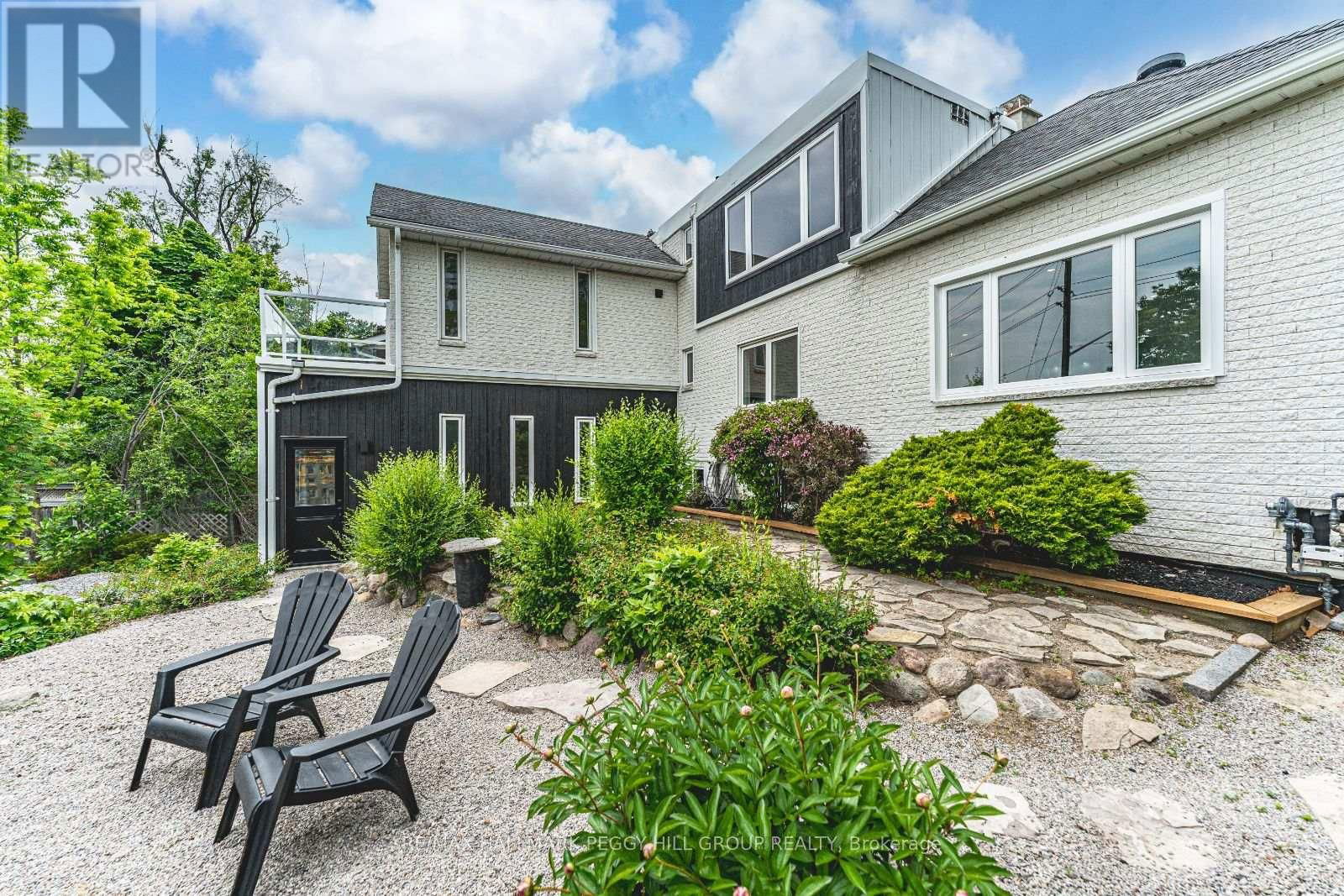 425 CODRINGTON STREET Image 25