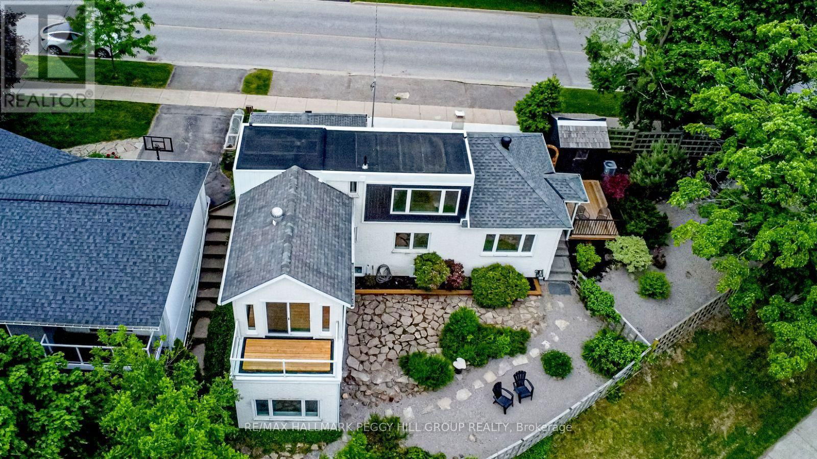 425 CODRINGTON STREET Image 31